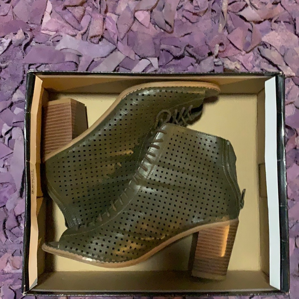 Casual everyday Olive shoes